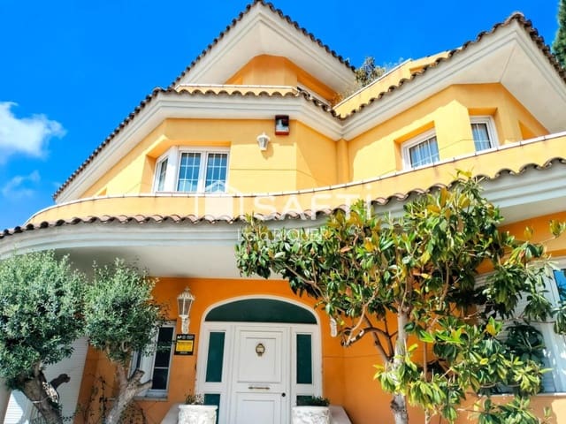 3 soverom Villa til salgs i Pineda de Mar med garasje - € 499 000 (Ref: 9595145)