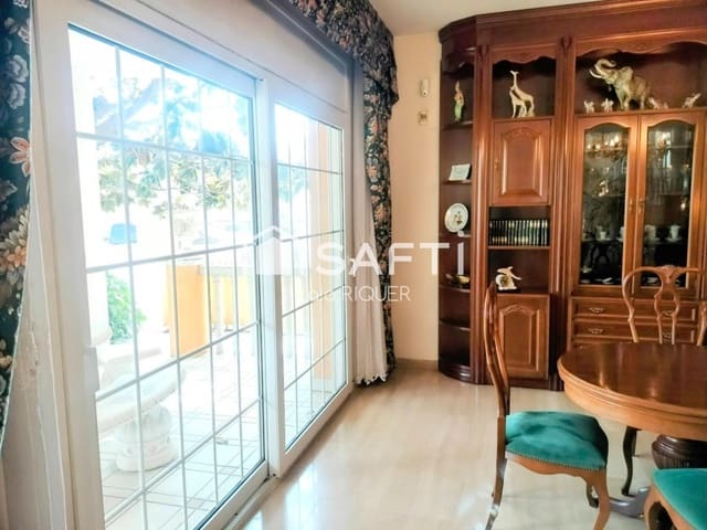 3 soverom Villa til salgs i Pineda de Mar med garasje - € 499 000 (Ref: 9595145)