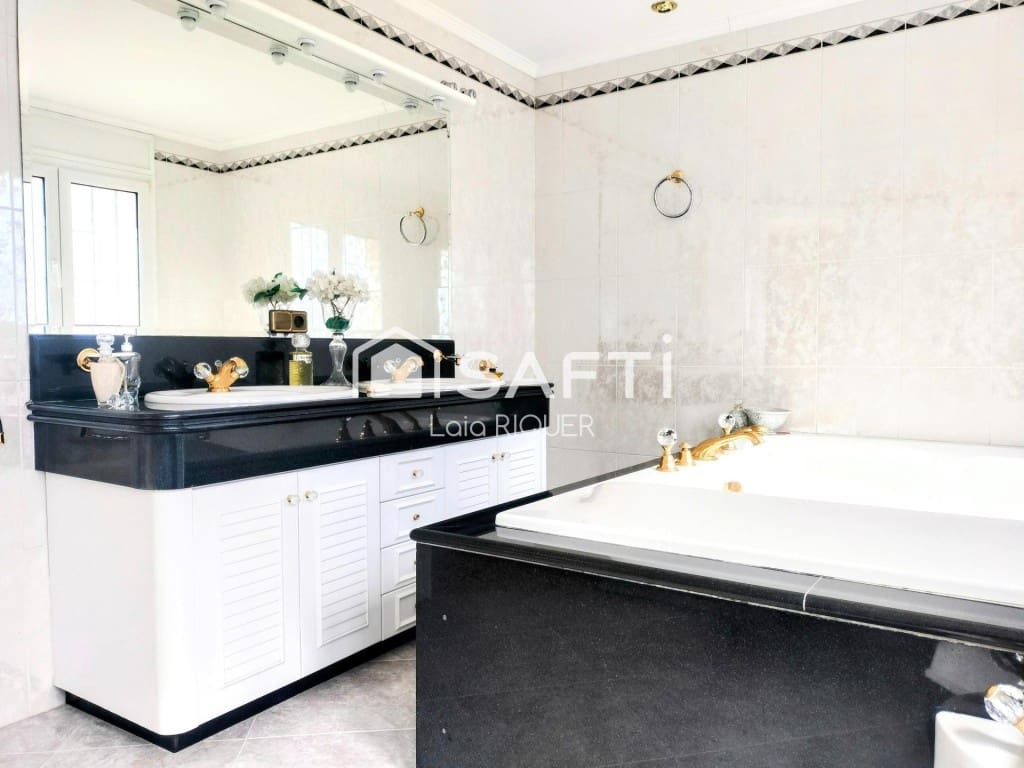 3 soverom Villa til salgs i Pineda de Mar med garasje - € 499 000 (Ref: 9595145)