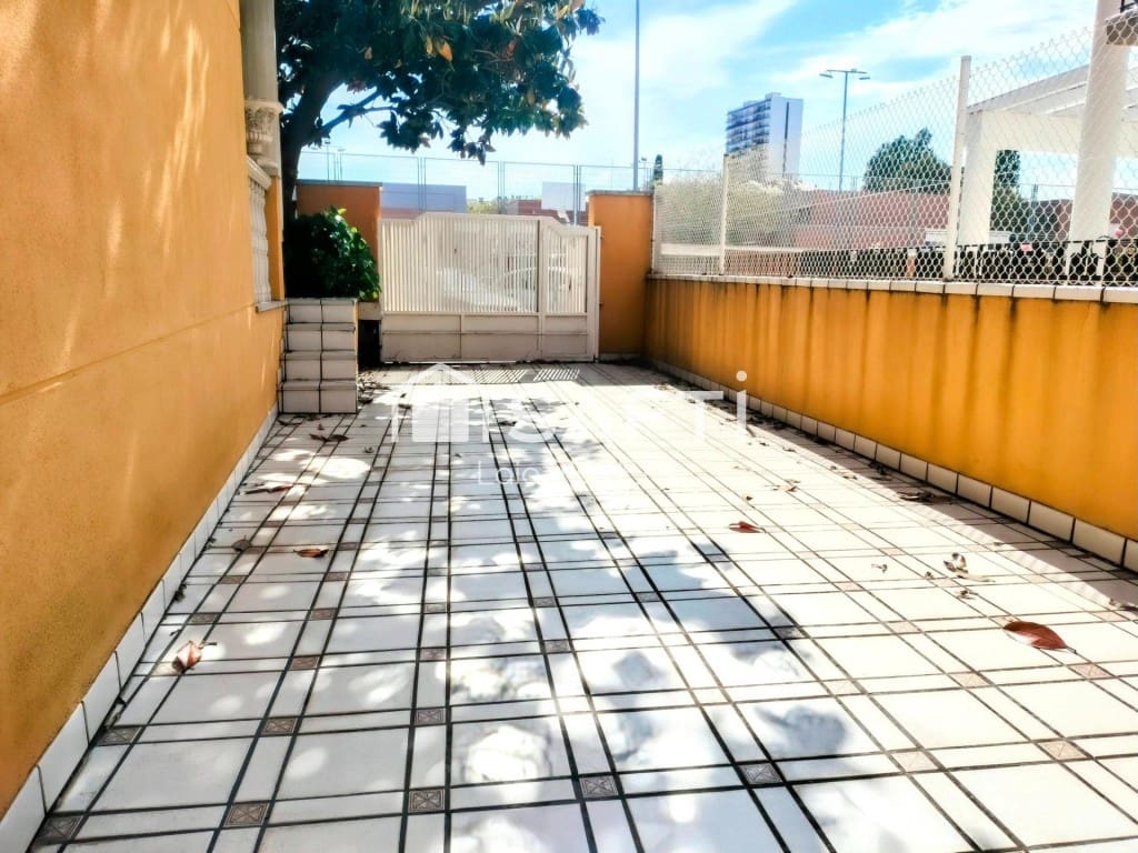 3 soverom Villa til salgs i Pineda de Mar med garasje - € 499 000 (Ref: 9595145)