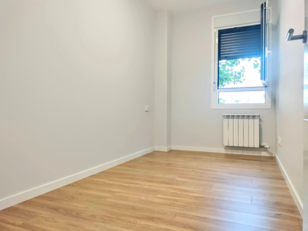 4 bedroom Apartment for rent in Mataro with pool - € 2,100 (Ref: 9595148)