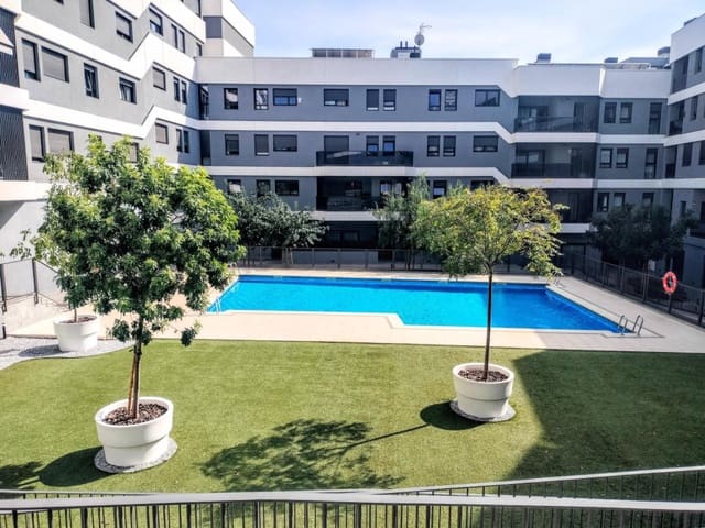 4 bedroom Apartment for rent in Mataró with pool - € 2,100 (Ref: 9595148)