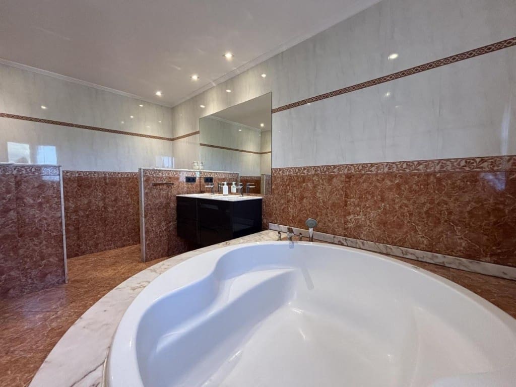 4 soveværelse Villa til salg i Calella med swimmingpool garage - € 659.000 (Ref: 9595150)