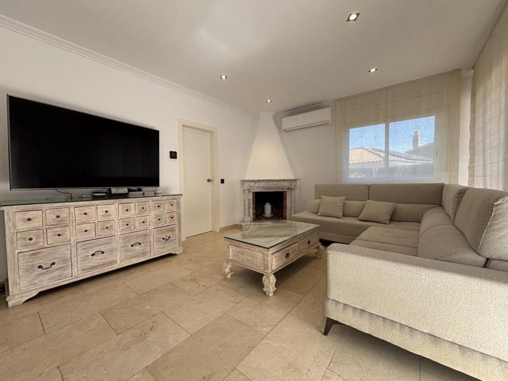 4 soveværelse Villa til salg i Calella med swimmingpool garage - € 659.000 (Ref: 9595150)