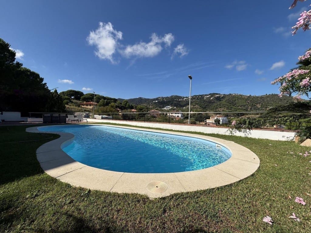 4 soveværelse Villa til salg i Calella med swimmingpool garage - € 659.000 (Ref: 9595150)