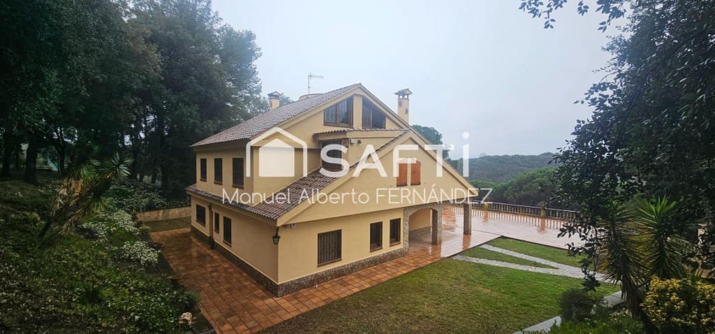 9 soveværelse Finca/Landehus til salg i Sant Feliu de Buixalleu med swimmingpool garage - € 1.250.000 (Ref: 9595159)