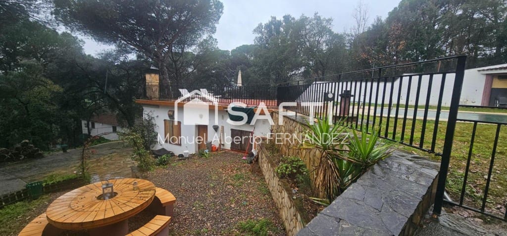 9 soveværelse Finca/Landehus til salg i Sant Feliu de Buixalleu med swimmingpool garage - € 1.250.000 (Ref: 9595159)