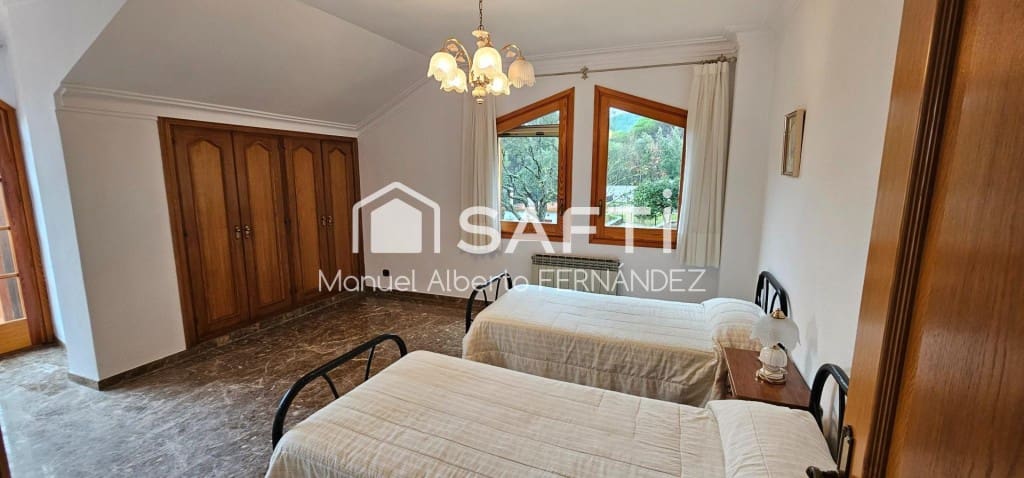 9 soveværelse Finca/Landehus til salg i Sant Feliu de Buixalleu med swimmingpool garage - € 1.250.000 (Ref: 9595159)