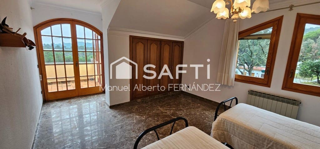 9 soveværelse Finca/Landehus til salg i Sant Feliu de Buixalleu med swimmingpool garage - € 1.250.000 (Ref: 9595159)