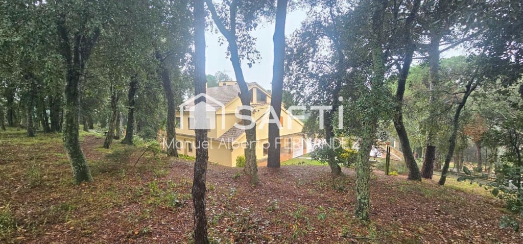 9 soveværelse Finca/Landehus til salg i Sant Feliu de Buixalleu med swimmingpool garage - € 1.250.000 (Ref: 9595159)