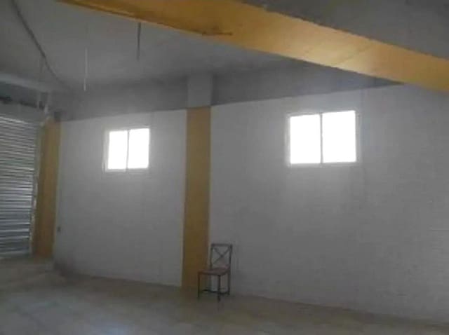 Local Comercial en L'Hospitalet de Llobregat en venta - 170.000 € (Ref: 9595165)