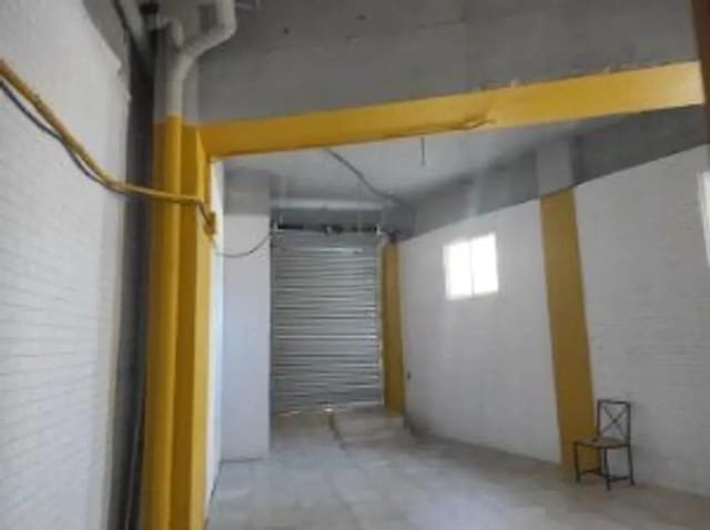 Local Comercial en L'Hospitalet de Llobregat en venta - 170.000 € (Ref: 9595165)