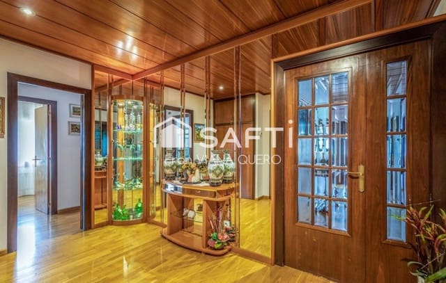 5 soverom Villa til salgs i Pineda de Mar med svømmebasseng garasje - € 759 000 (Ref: 9595172)