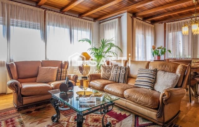 5 soverom Villa til salgs i Pineda de Mar med svømmebasseng garasje - € 759 000 (Ref: 9595172)