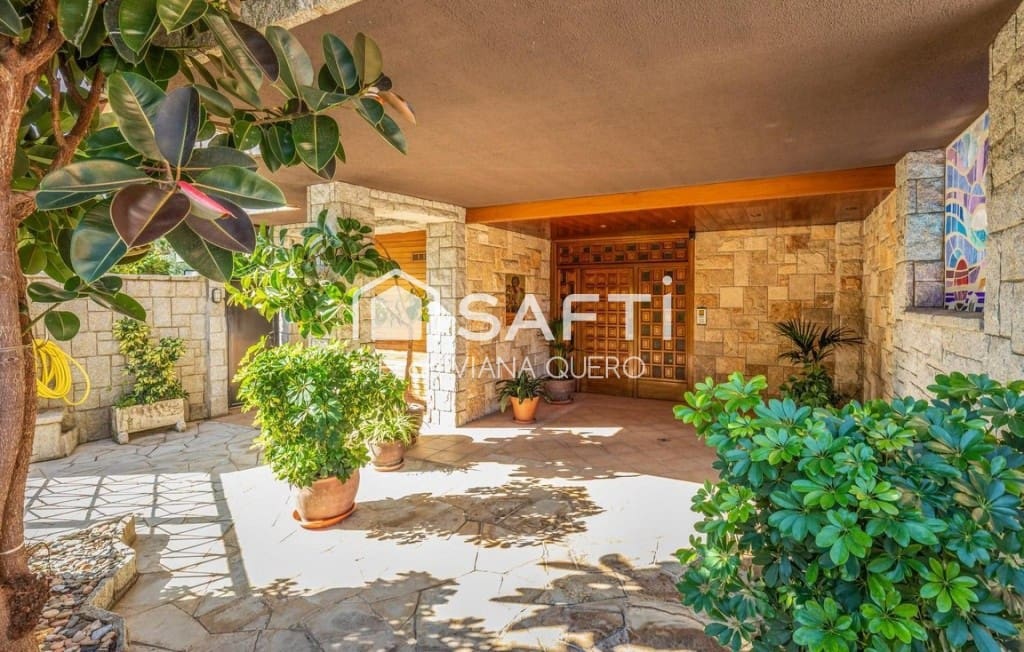 5 soveværelse Villa til salg i Pineda de Mar med swimmingpool garage - € 759.000 (Ref: 9595172)