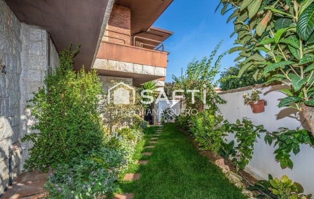 5 soverom Villa til salgs i Pineda de Mar med svømmebasseng garasje - € 759 000 (Ref: 9595172)