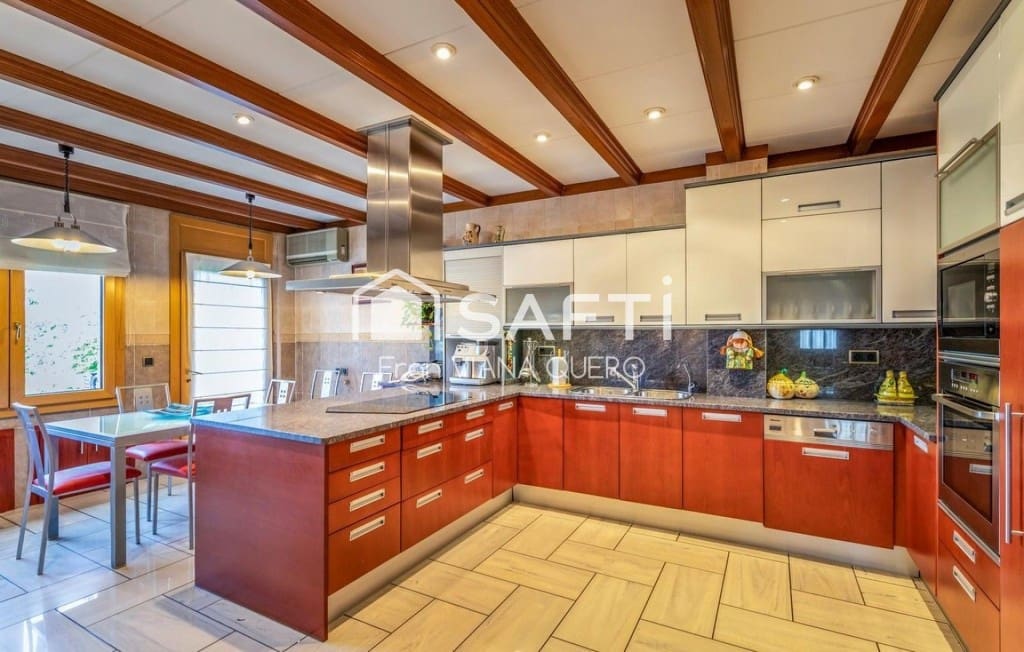 5 soveværelse Villa til salg i Pineda de Mar med swimmingpool garage - € 759.000 (Ref: 9595172)