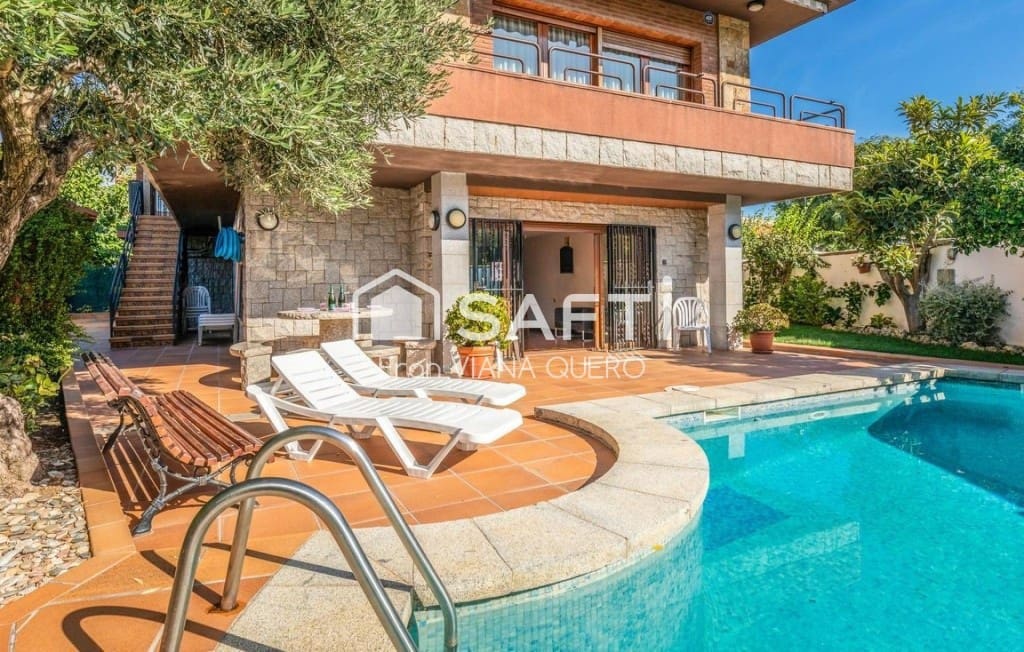 5 soveværelse Villa til salg i Pineda de Mar med swimmingpool garage - € 759.000 (Ref: 9595172)