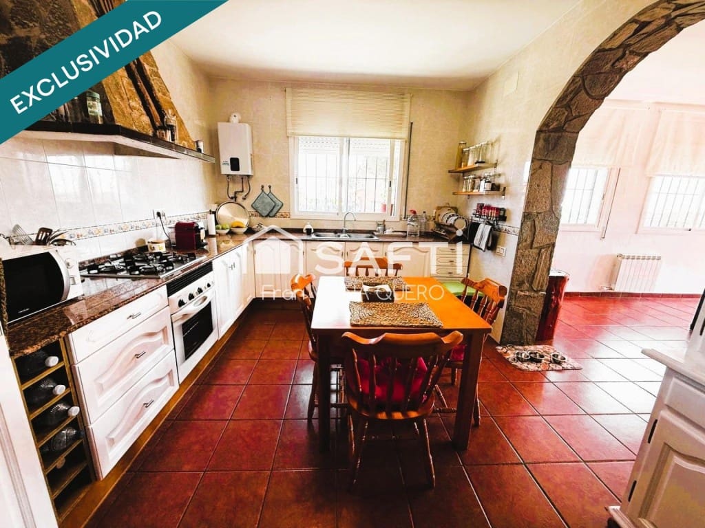 4 soverom Villa til salgs i Tordera med garasje - € 357 000 (Ref: 9595175)