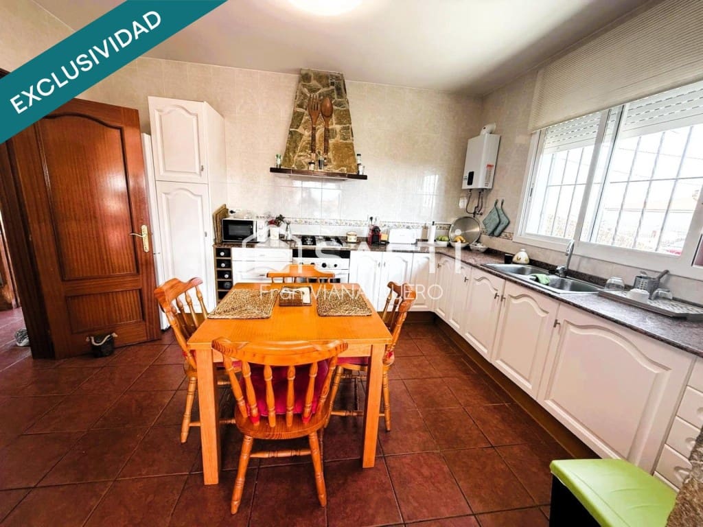 4 soverom Villa til salgs i Tordera med garasje - € 357 000 (Ref: 9595175)