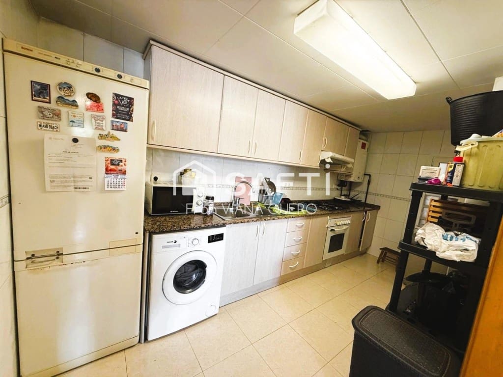 3 bedroom Apartment for sale in Pineda de Mar with pool - € 235,000 (Ref: 9595177)