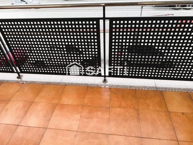 3 soverom Leilighet til salgs i Pineda de Mar med svømmebasseng - € 235 000 (Ref: 9595177)