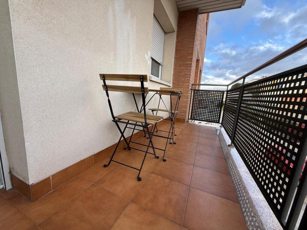 3 bedroom Apartment for sale in Pineda de Mar with pool - € 235,000 (Ref: 9595177)