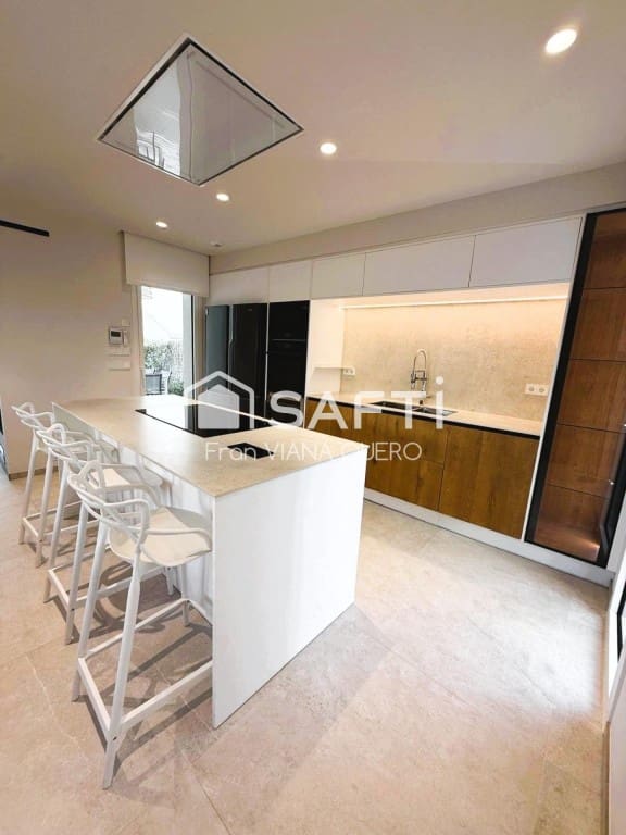 3 soveværelse Villa til salg i Pineda de Mar med swimmingpool garage - € 679.000 (Ref: 9595180)