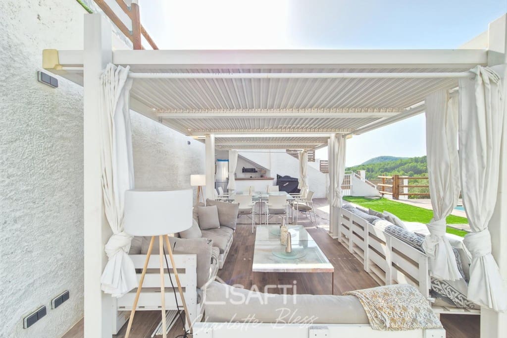 10 soveværelse Villa til salg i Sitges med swimmingpool - € 775.000 (Ref: 9595186)
