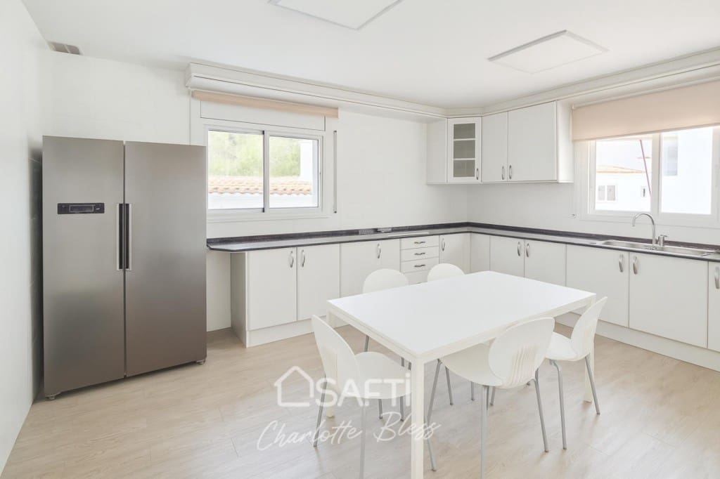 10 soveværelse Villa til salg i Sitges med swimmingpool - € 775.000 (Ref: 9595186)