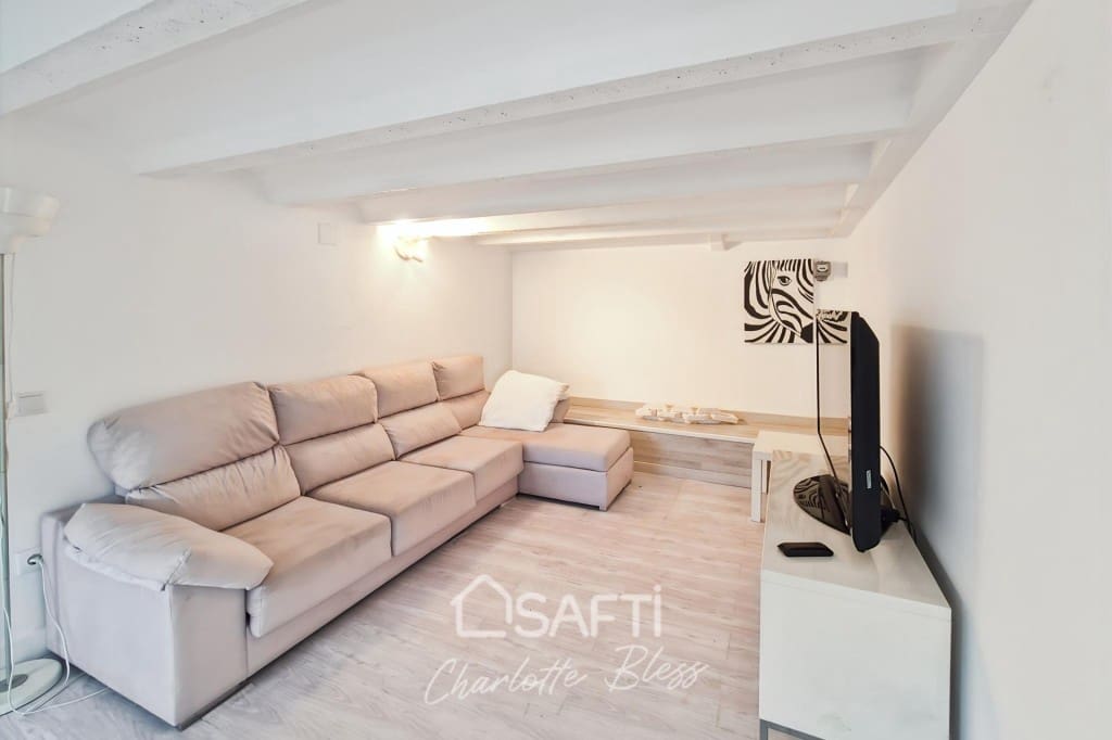 10 soveværelse Villa til salg i Sitges med swimmingpool - € 775.000 (Ref: 9595186)