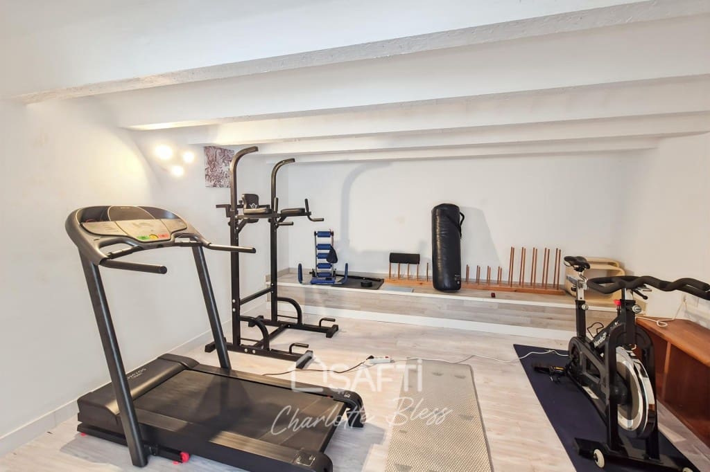 10 soveværelse Villa til salg i Sitges med swimmingpool - € 775.000 (Ref: 9595186)