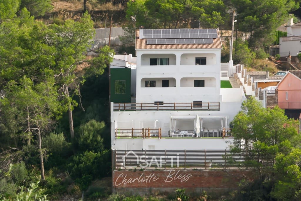 10 soveværelse Villa til salg i Sitges med swimmingpool - € 775.000 (Ref: 9595186)