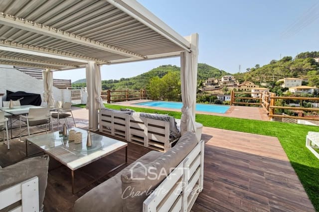 10 soveværelse Villa til salg i Sitges med swimmingpool - € 775.000 (Ref: 9595186)