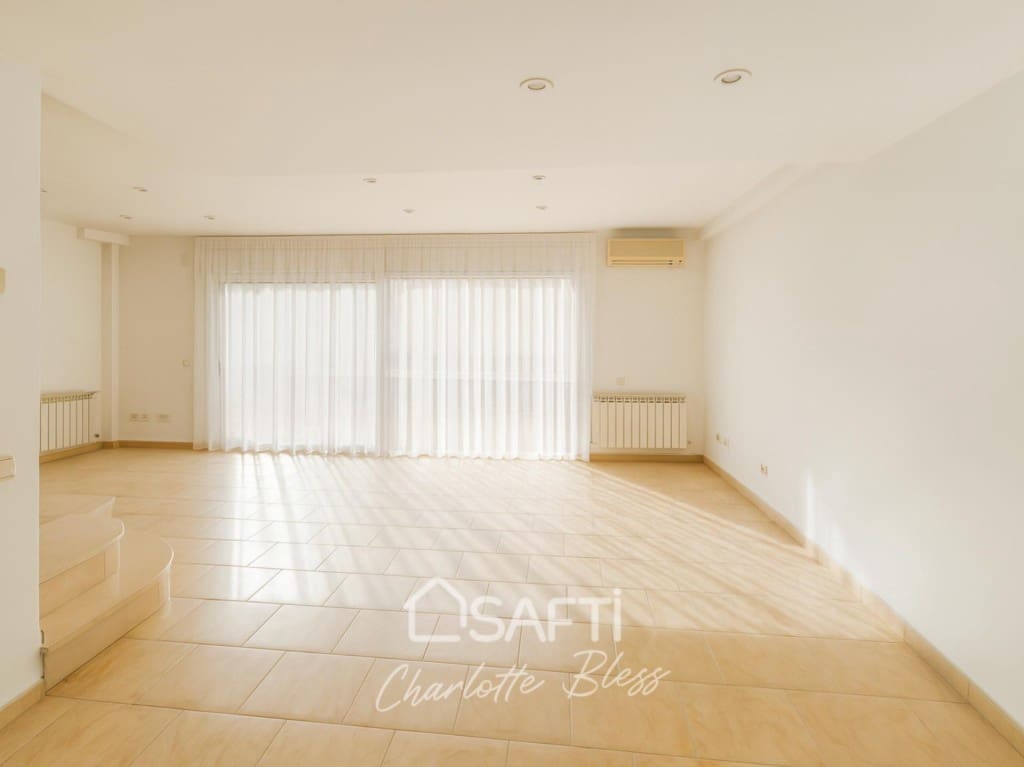 3 bedroom Apartment for sale in Cubelles - € 278,000 (Ref: 9595188)