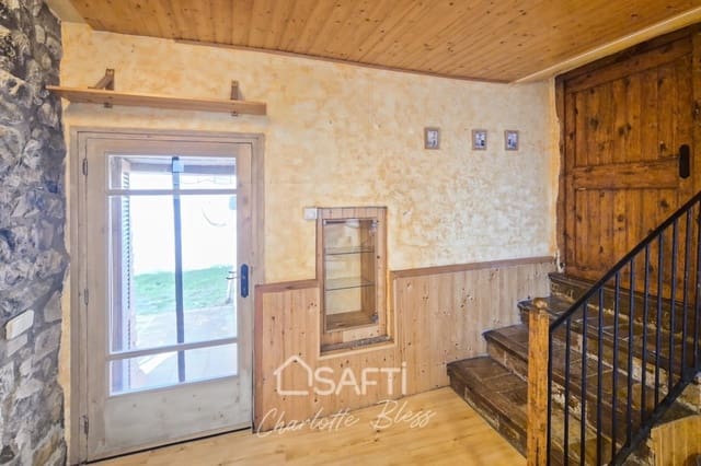 4 bedroom Terraced Villa for sale in Vilanova d'Espoia, La Torre de Claramunt - € 249,000 (Ref: 9595190)