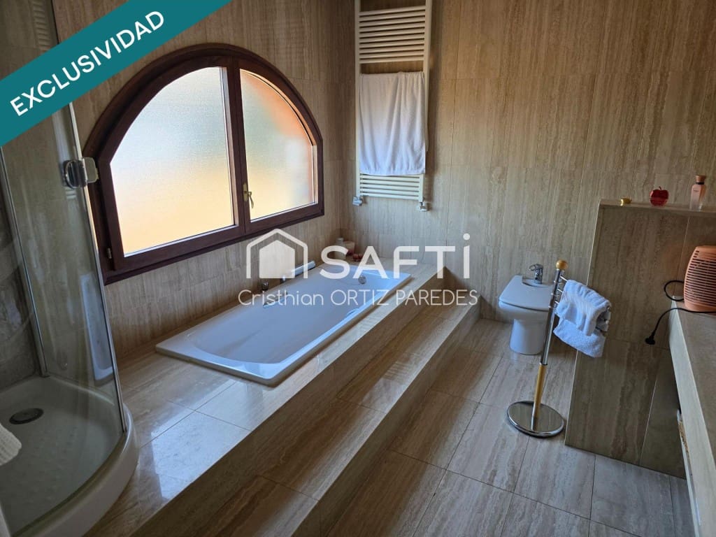 5 makuuhuone Huvila myytävänä paikassa Santa Cristina d'Aro mukana uima-altaan 
autotalli - 1 272 000 € (Ref: 9595200)