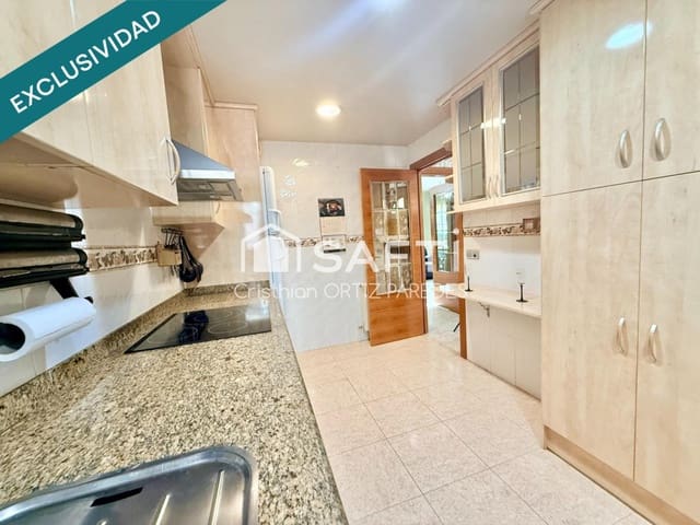 4 makuuhuone Huvila myytävänä paikassa Blanes mukana 
autotalli - 325 000 € (Ref: 9595210)