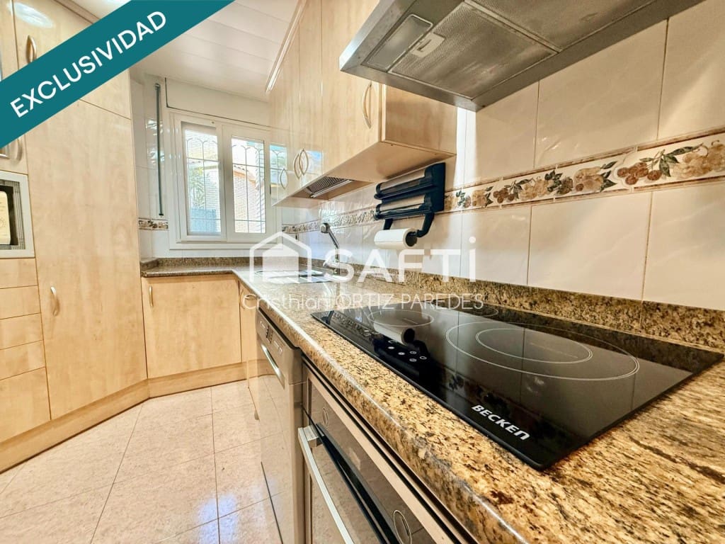 4 makuuhuone Huvila myytävänä paikassa Blanes mukana 
autotalli - 325 000 € (Ref: 9595210)