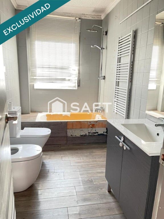 6 bedroom Villa for sale in Masquefa with garage - € 295,000 (Ref: 9595211)