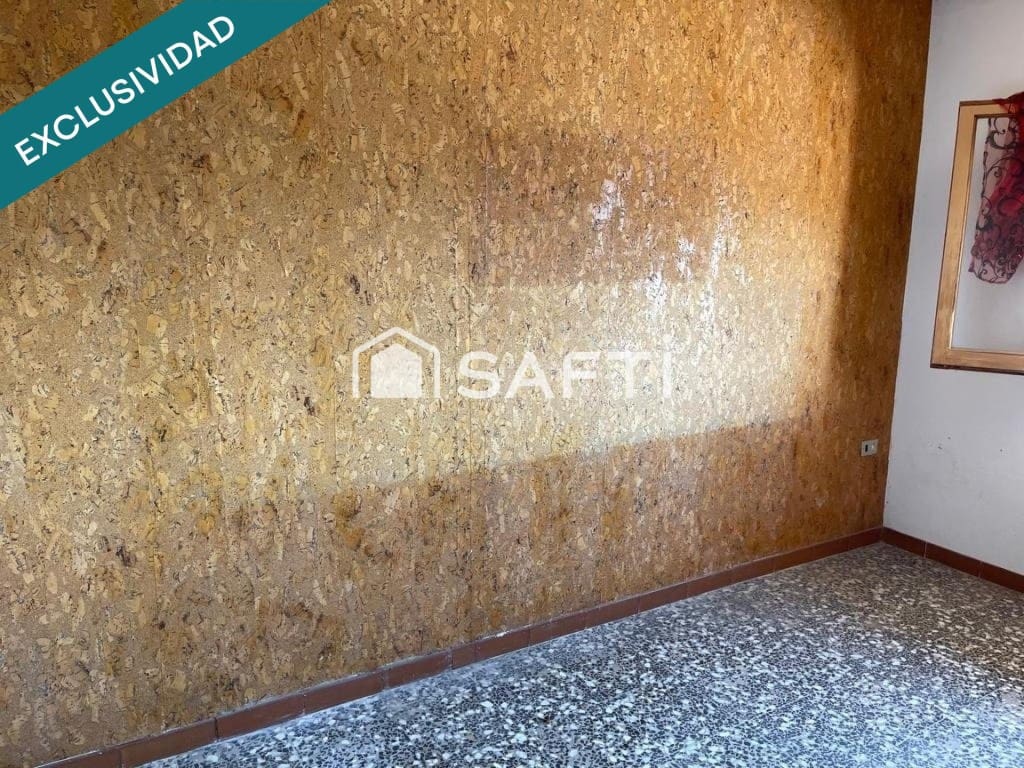 6 bedroom Villa for sale in Masquefa with garage - € 295,000 (Ref: 9595211)