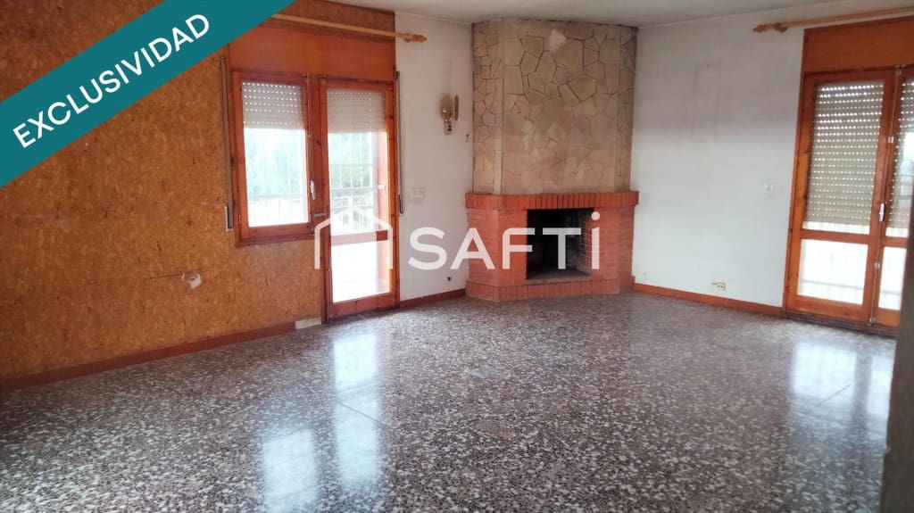 6 bedroom Villa for sale in Masquefa with garage - € 295,000 (Ref: 9595211)