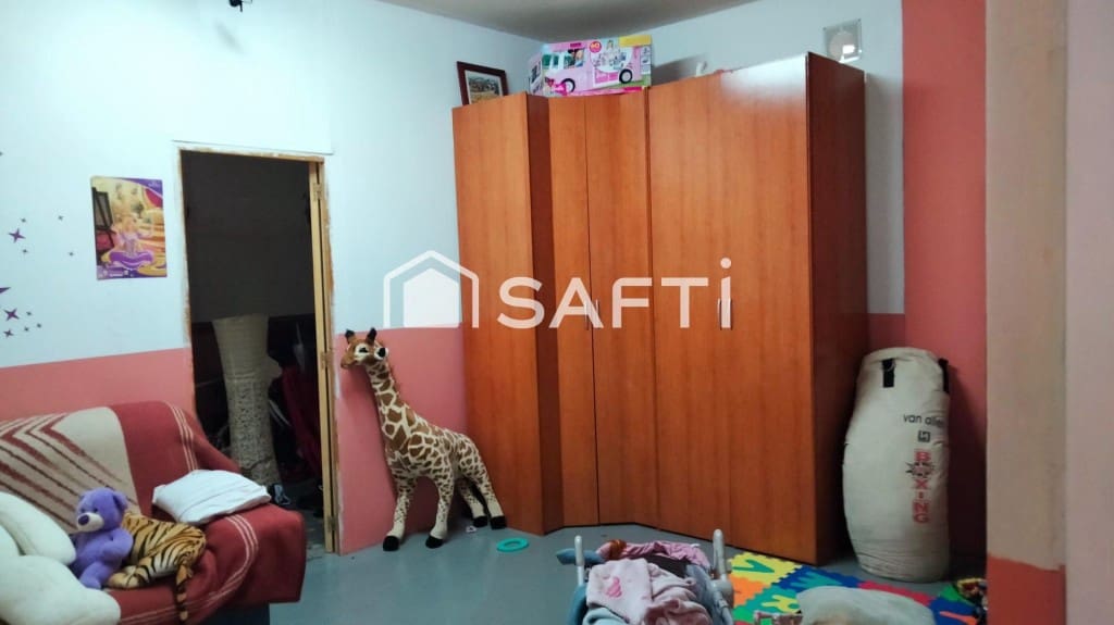 4 bedroom Villa for sale in Piera with pool garage - € 370,000 (Ref: 9595215)