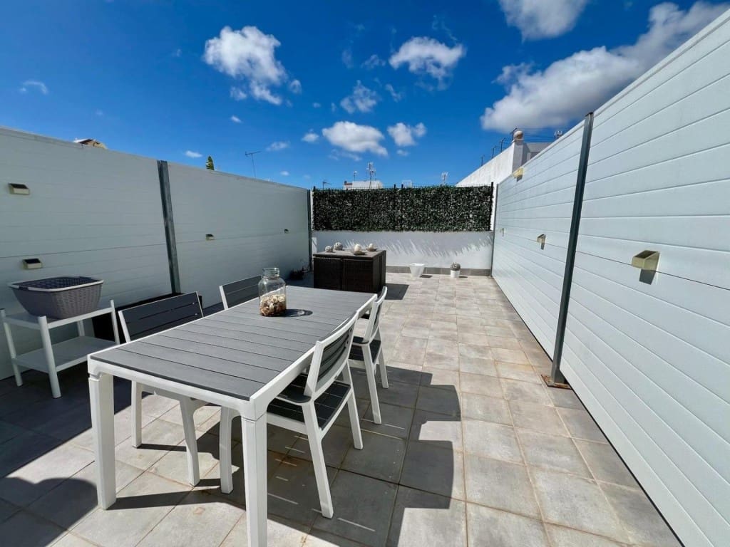 2 makuuhuone Kattohuoneisto myytävänä paikassa Chiclana de la Frontera - 220 000 € (Ref: 9595227)