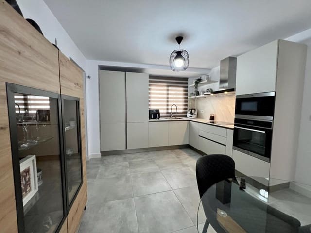 2 makuuhuone Kattohuoneisto myytävänä paikassa Chiclana de la Frontera - 220 000 € (Ref: 9595227)