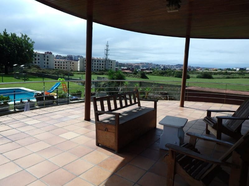 7 slaapkamer Villa te koop in Santander met zwembad garage - € 1.290.000 (Ref: 9595242)