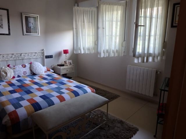 7 slaapkamer Villa te koop in Santander met zwembad garage - € 1.290.000 (Ref: 9595242)