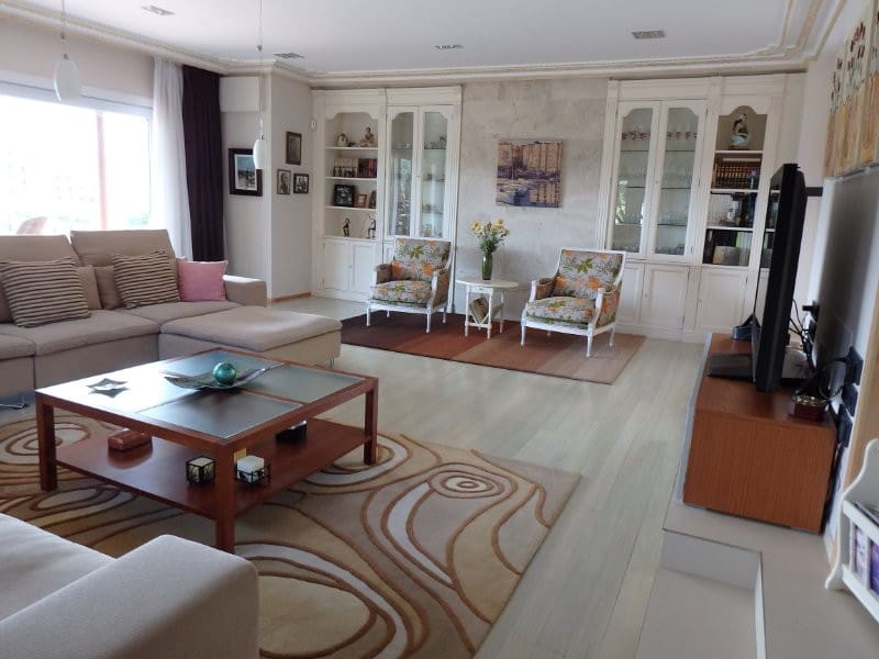7 slaapkamer Villa te koop in Santander met zwembad garage - € 1.290.000 (Ref: 9595242)