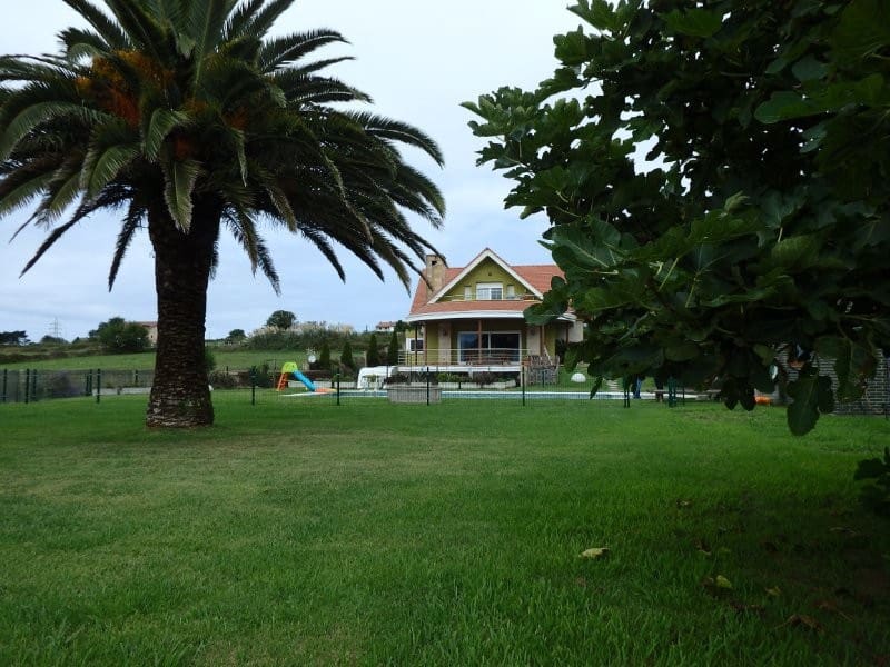 7 slaapkamer Villa te koop in Santander met zwembad garage - € 1.290.000 (Ref: 9595242)