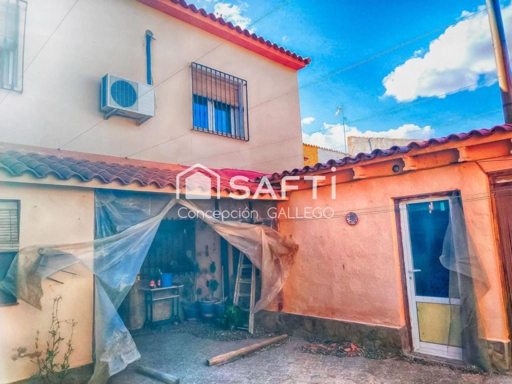 4 bedroom Villa for sale in Alcazar de San Juan - € 115,000 (Ref: 9595275)